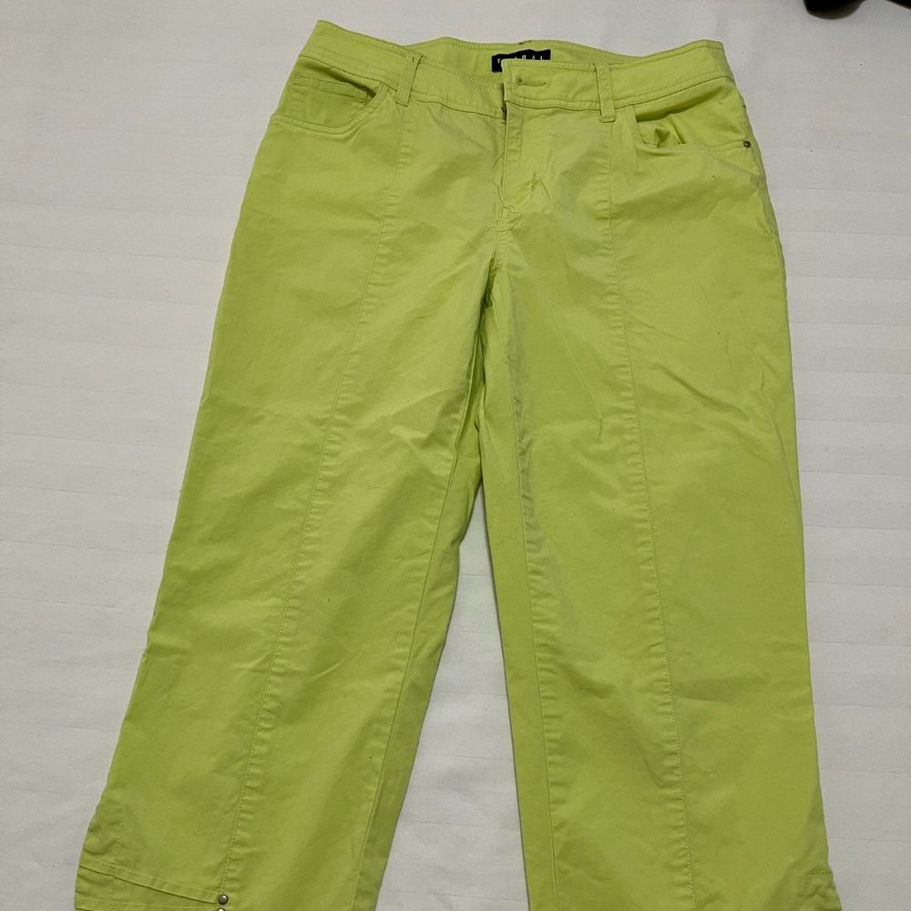 TRIBAL Green Shorts US 4